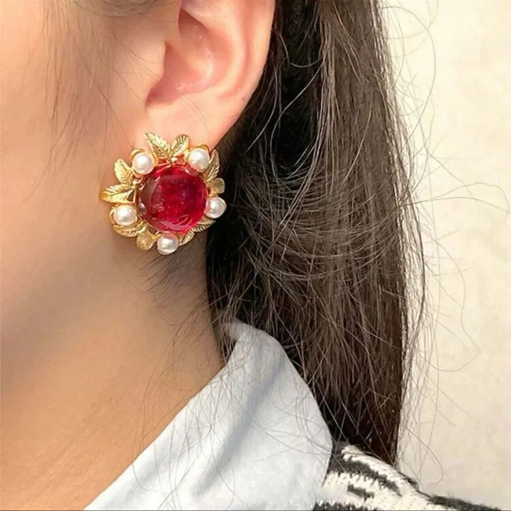 retro red diamond stud earring A234
